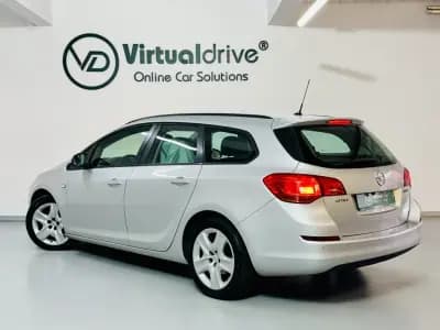 Vendo Opel Astra Sports Tourer 2011 - 6250 EUR, 235000 km - AUTO.MOTO.pt