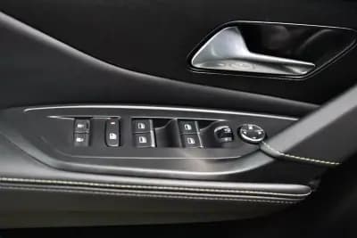 Vendo Peugeot 308 2021 - 24900 EUR, 75000 km - AUTO.MOTO.pt