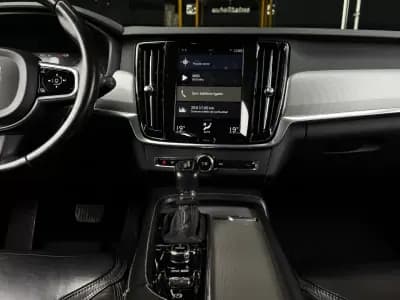 Vendo Volvo V90 2017 - 25490 EUR, 117800 km - AUTO.MOTO.pt