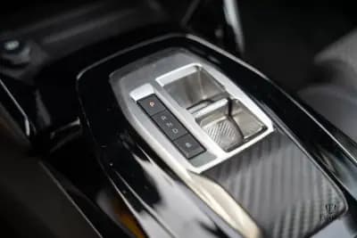 Vendo Peugeot e-208 2023 - 17900 EUR, 25000 km - AUTO.MOTO.pt