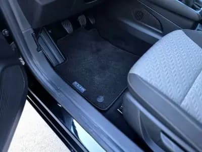 Vendo Renault Clio 2023 - 14750 EUR, 24600 km - AUTO.MOTO.pt