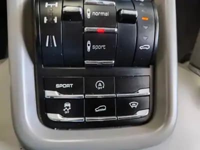 Sell Porsche Cayenne 2012 - 24990 EUR, 267800 km - AUTO.MOTO.pt