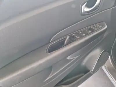 Vendo Renault Captur 2017 - 11750 EUR, 145000 km - AUTO.MOTO.pt