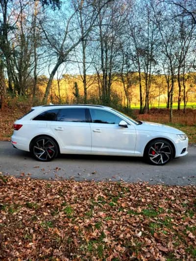 Vendo Audi A4 Avant 2017 - 22990 EUR, 183300 km - AUTO.MOTO.pt
