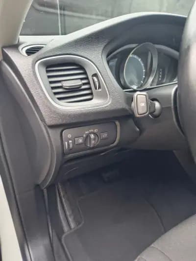 Vendo Volvo V40 Cross Country 2015 - 13900 EUR, 162000 km - AUTO.MOTO.pt