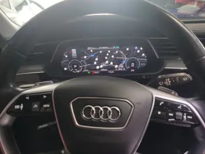 Vendo Audi e-tron 2020 - 26900 EUR, 91000 km - AUTO.MOTO.pt