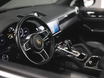 Vendo Porsche Cayenne 2018 - 59990 EUR, 119000 km - AUTO.MOTO.pt