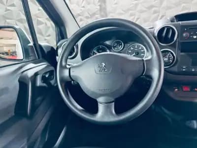 Sell Peugeot e-Partner 2017 - 10990 EUR, 23174 km - AUTO.MOTO.pt