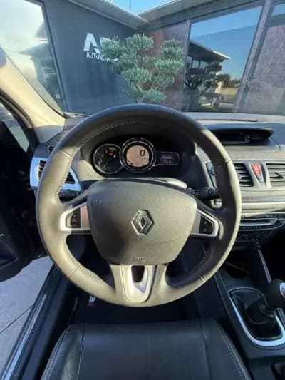 Vendo Renault Mégane 2011 - 5750 EUR, 219739 km - AUTO.MOTO.pt