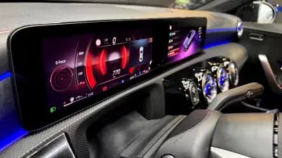 Vendo Mercedes-Benz CLA 180 2023 - 34970 EUR, 70000 km - AUTO.MOTO.pt