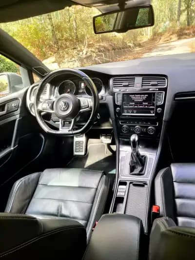Vendo Volkswagen Golf 2015 - 16990 EUR, 218000 km - AUTO.MOTO.pt
