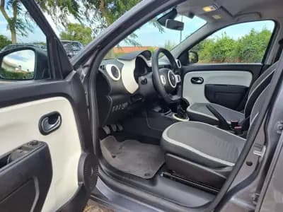 Vendo Renault Twingo 2020 - 11490 EUR, 46992 km - AUTO.MOTO.pt