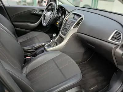 Vendo Opel Astra Sports Tourer 2012 - 6950 EUR, 178110 km - AUTO.MOTO.pt