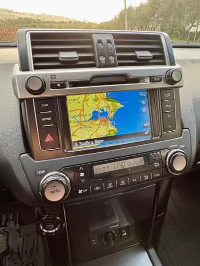 Vendo Toyota Land Cruiser 2015 - 59900 EUR, 145722 km - AUTO.MOTO.pt