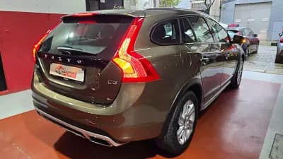 Vendo Volvo V60 Cross Country 2016 - 18180 EUR, 138731 km - AUTO.MOTO.pt