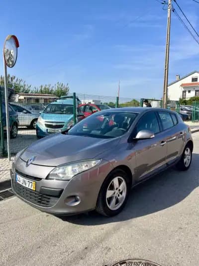 Vendo Renault Mégane 2010 - 7250 EUR, 285000 km - AUTO.MOTO.pt