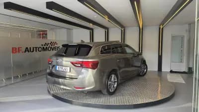 Vendo Toyota Avensis Touring Sports 2016 - 14900 EUR, 212217 km - AUTO.MOTO.pt