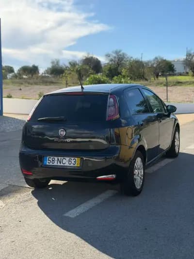 Sell Fiat Punto 2012 - 7900 EUR, 143285 km - AUTO.MOTO.pt