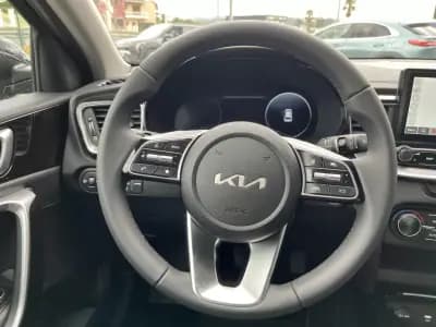 Sell Kia XCeed 2025 - 29750 EUR, 1000 km - AUTO.MOTO.pt