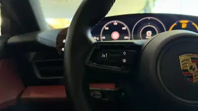 Vendo Porsche Taycan 2020 - 72000 EUR, 96306 km - AUTO.MOTO.pt