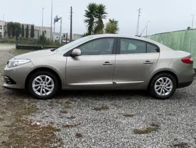 Vendo Renault Fluence 2014 - 10500 EUR, 148000 km - AUTO.MOTO.pt