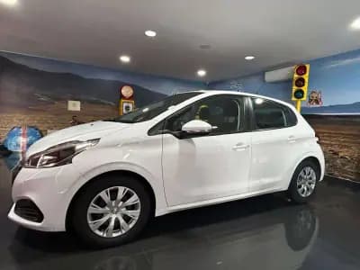 Vendo Peugeot 208 2018 - 12990 EUR, 92000 km - AUTO.MOTO.pt
