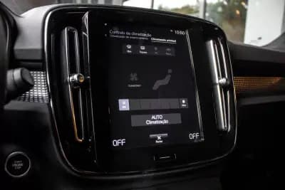 Vendo Volvo XC 40 2020 - 28980 EUR, 88796 km - AUTO.MOTO.pt