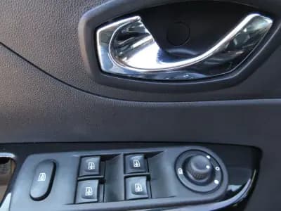 Vendo Renault Captur 2016 - 12990 EUR, 148000 km - AUTO.MOTO.pt