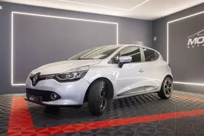 Vendo Renault Clio 2016 - 10900 EUR, 146780 km - AUTO.MOTO.pt