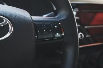 Sell Toyota Hilux 2023 - 44900 EUR, 17280 km - AUTO.MOTO.pt