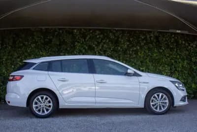 Vendo Renault Mégane Sport Tourer 2017 - 9900 EUR, 263300 km - AUTO.MOTO.pt