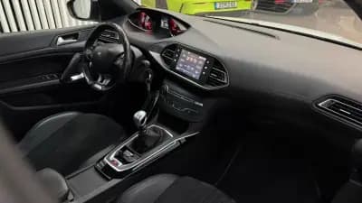 Vendo Peugeot 308 SW 2017 - 13990 EUR, 170902 km - AUTO.MOTO.pt