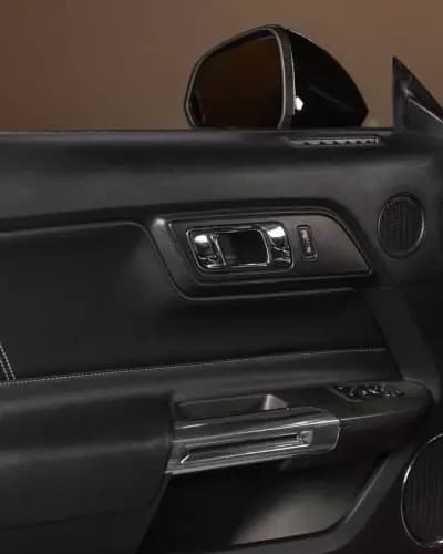 Vendo Ford Mustang 2016 - 47950 EUR, 107000 km - AUTO.MOTO.pt