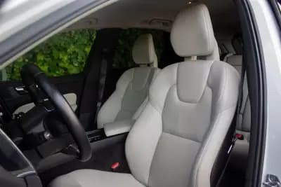 Sell Volvo XC 60 2017 - 27900 EUR, 152000 km - AUTO.MOTO.pt