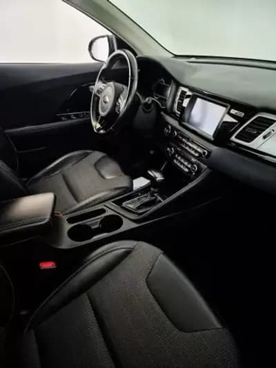 Sell Kia Niro 2017 - 15750 EUR, 75577 km - AUTO.MOTO.pt