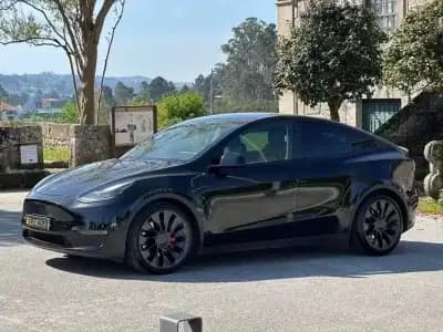 Vendo Tesla Model Y 2022 - 39999 EUR, 101000 km - AUTO.MOTO.pt
