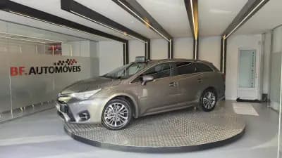 Vendo Toyota Avensis Touring Sports 2016 - 14900 EUR, 212217 km - AUTO.MOTO.pt