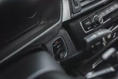 Vendo BMW 320 2015 - 21990 EUR, 193000 km - AUTO.MOTO.pt