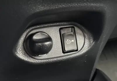 Sell Toyota Yaris 2017 - 11990 EUR, 110000 km - AUTO.MOTO.pt