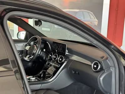 Vendo Mercedes-Benz C 300 2019 - 34990 EUR, 79215 km - AUTO.MOTO.pt