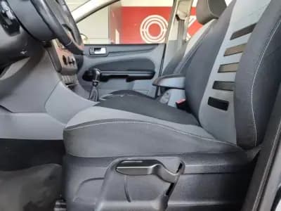 Vendo Ford Focus 2011 - 6750 EUR, 180000 km - AUTO.MOTO.pt