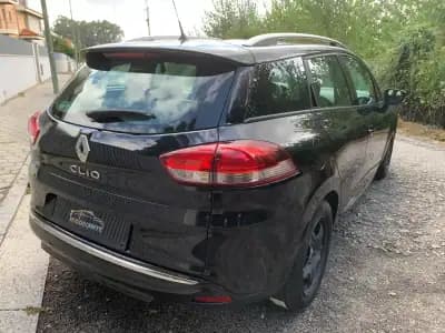 Vendo Renault Clio Sport Tourer 2019 - 13999 EUR, 127245 km - AUTO.MOTO.pt