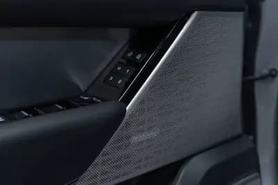 Vendo Land Rover Range Rover Velar 2025 - 55950 EUR, 51000 km - AUTO.MOTO.pt