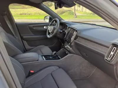 Sell Volvo XC 40 2023 - 28500 EUR, 96000 km - AUTO.MOTO.pt