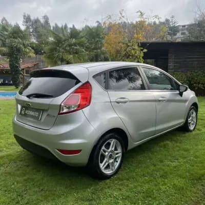 Vendo Ford Fiesta 2014 - 9990 EUR, 137000 km - AUTO.MOTO.pt