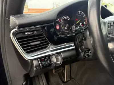 Vendo Porsche Panamera 2017 - 58990 EUR, 114000 km - AUTO.MOTO.pt