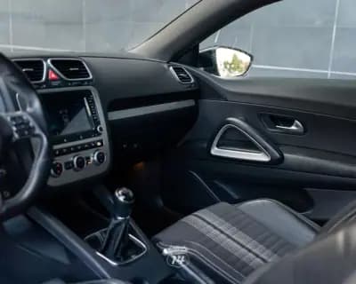 Vendo Volkswagen Scirocco 2013 - 16990 EUR, 153299 km - AUTO.MOTO.pt