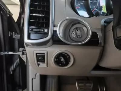 Sell Porsche Cayenne 2012 - 24990 EUR, 267800 km - AUTO.MOTO.pt