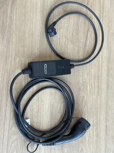 Vendo Fiat 500e 2022 - 13600 EUR, 53336 km - AUTO.MOTO.pt