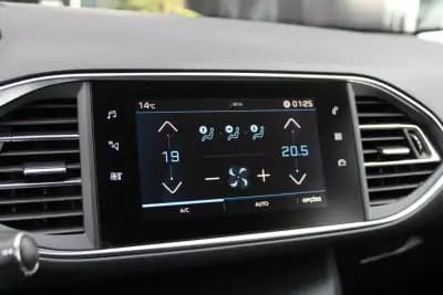 Vendo Peugeot 308 SW 2019 - 11990 EUR, 159000 km - AUTO.MOTO.pt